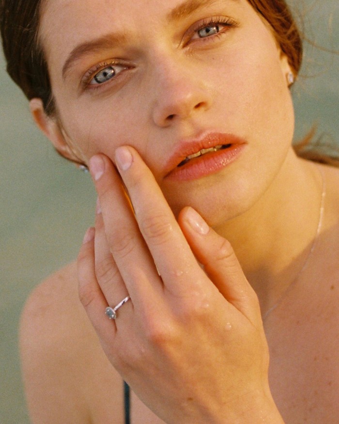 Bague Ocean en or blanc, topaze bleue et diamants | LECARRE