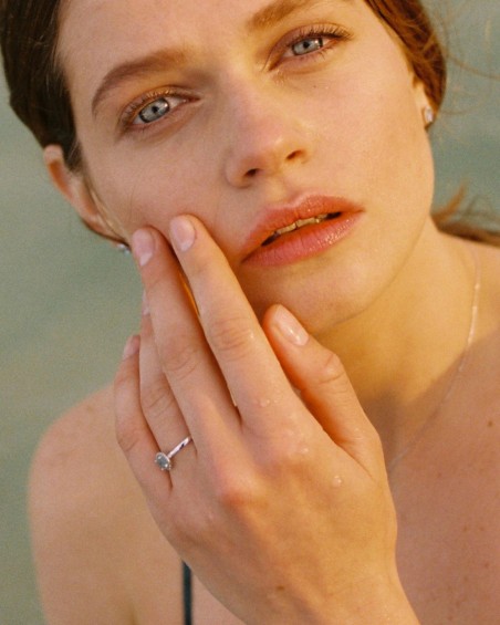 Anel Ocean em Ouro Branco com Topázio Azul e Diamantes | LECARRE