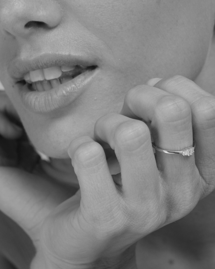 Bague dégradée en or blanc sertie de diamants baguette | LECARRE