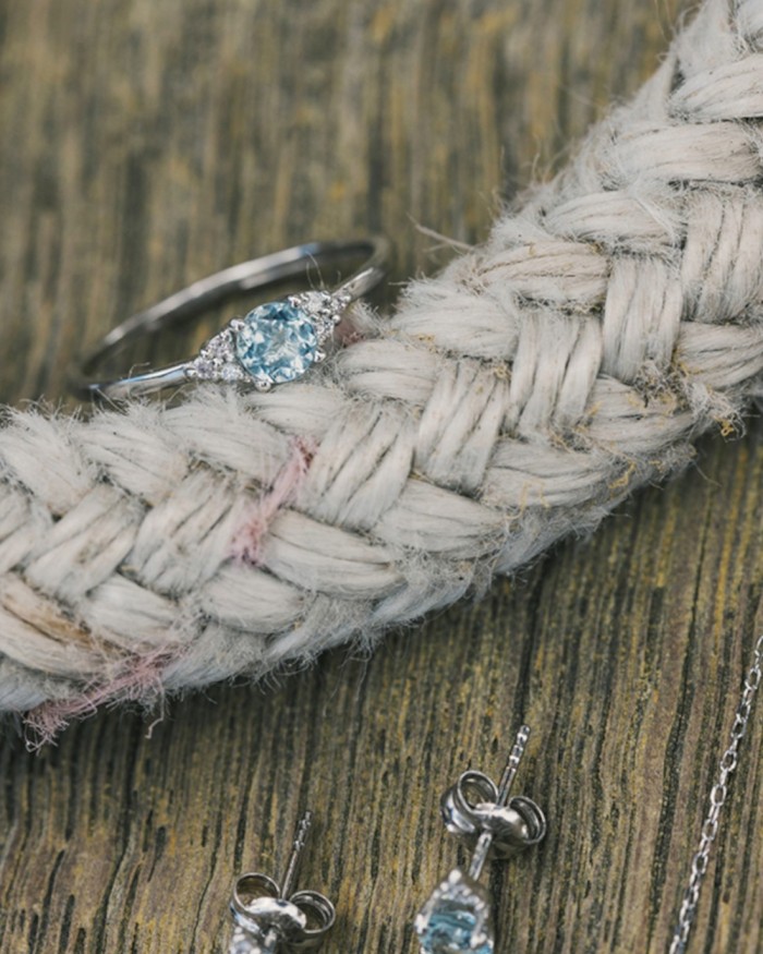 Ocean II-ring i hvitt gull, topas og diamanter | LECARRE