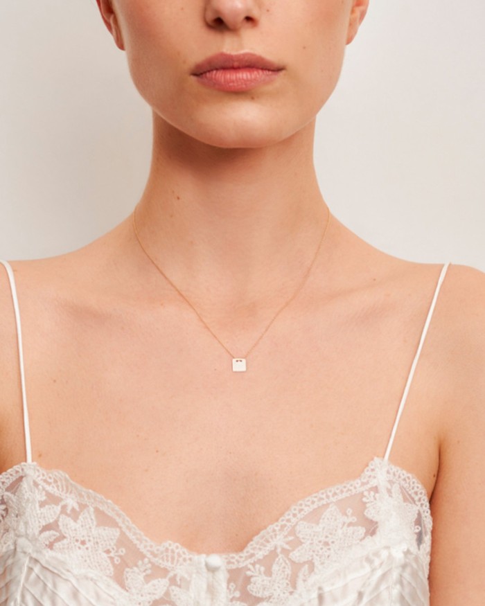 Pendant With Chain Passed Through Square | LECARRE