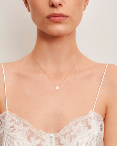 Pendant With Chain Passed Through Square | LECARRE