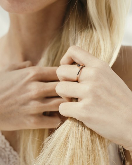 Anel Nomad em ouro rosa com diamantes negros | LECARRE