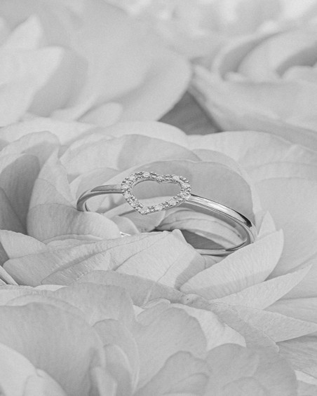 Anello a cuore in oro bianco con diamanti | LECARRE
