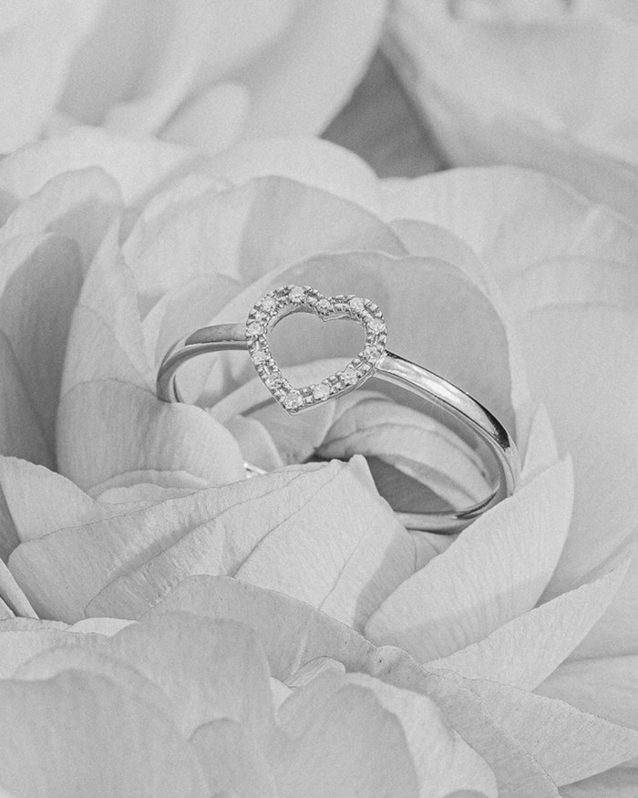 Anello a cuore in oro bianco con diamanti | LECARRE