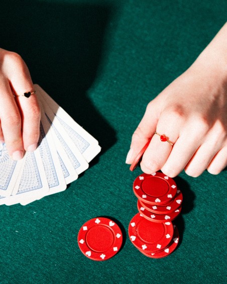 Hjertering i gull med rød emalje | LECARRE