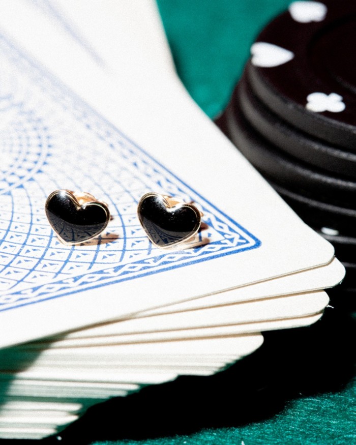 Boucles d'oreilles cœur en or et émail noir | LECARRE
