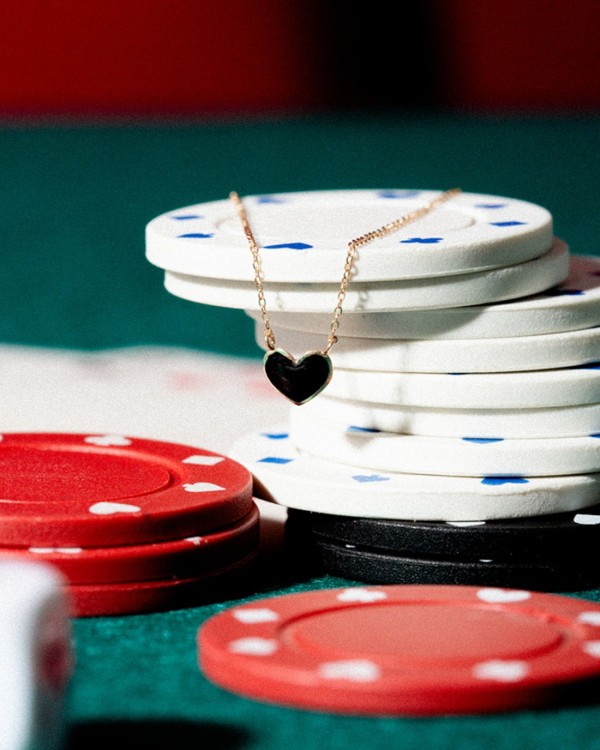 Ciondolo a forma di cuore in oro con smalto nero | LECARRE 2