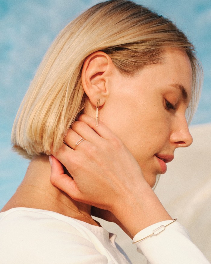 Boucles d'oreilles longues en or avec boucle et diamants | LECARRE