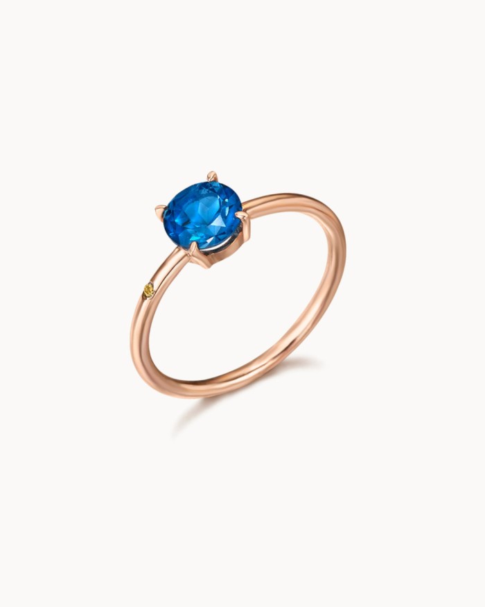 Inel cu Topaz Albastru Londra și Diamant lateral | LECARRE