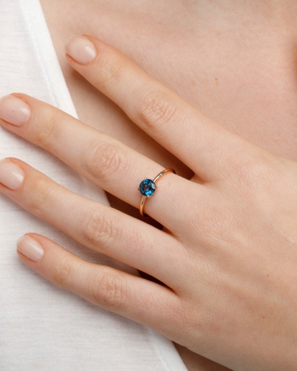 Anello con topazio blu Londra e diamante laterale | LECARRE 2