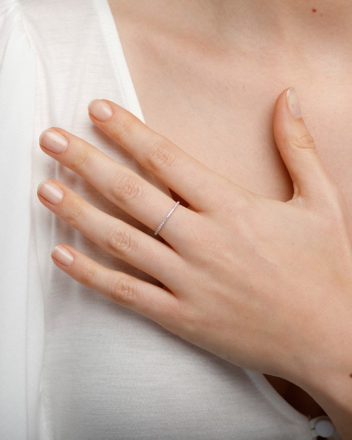 Halv giftering i hvitt gull med diamanter | LECARRE