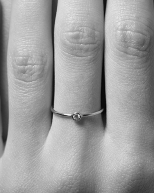 Witte gouden solitaire diamanten ring | LECARRE 2