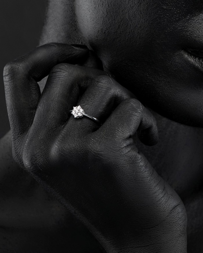 Anillo Roseta Clasica Oro Blanco Diamantes | LECARRE