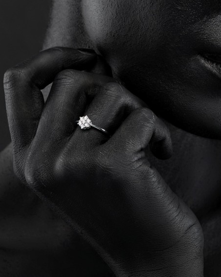 Anillo Roseta Clasica Oro Blanco Diamantes | LECARRE