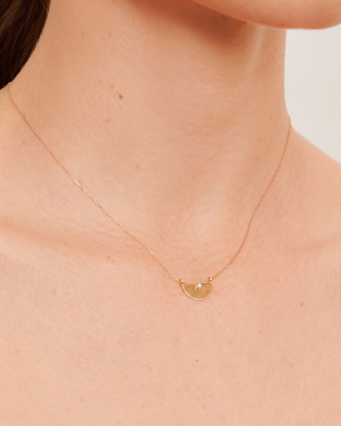 Gargantilha com pingente de diamante em ouro | LECARRE