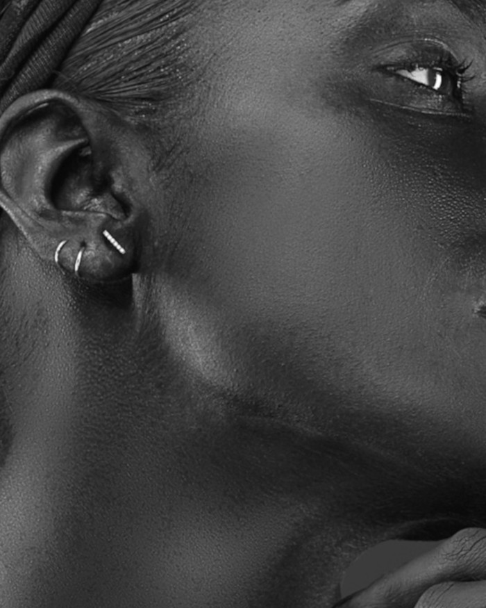 Boucles d'oreilles barrettes en or blanc serties de diamants | LECARRE