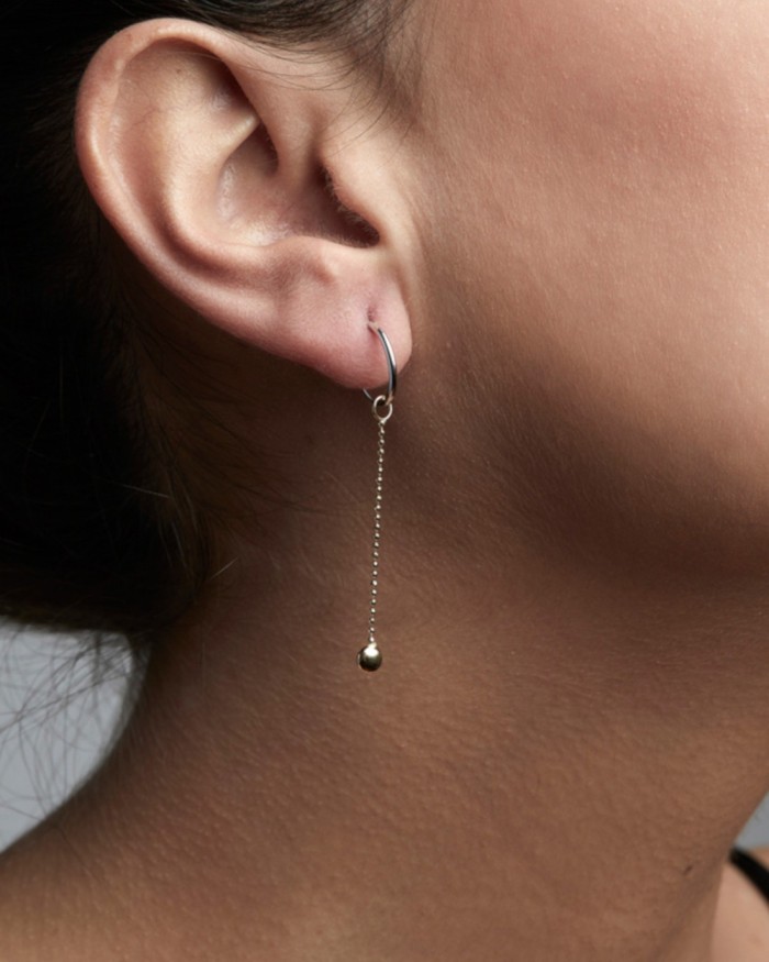 Witte gouden oorbellen met ketting | LECARRE