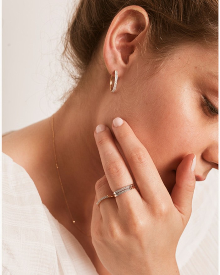 Anello in oro bianco con pavé di diamanti | LECARRE