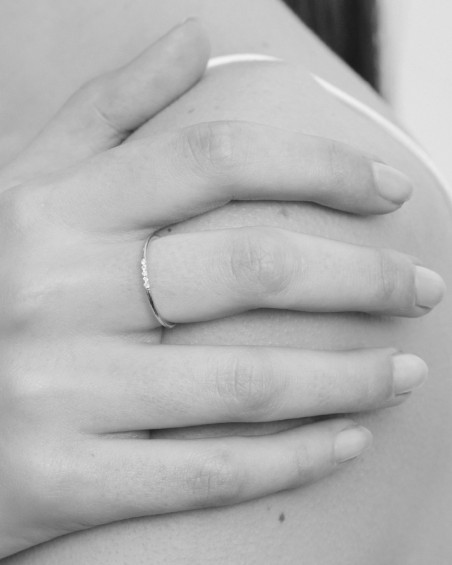 Anel com 5 diamantes em ouro branco | LECARRE