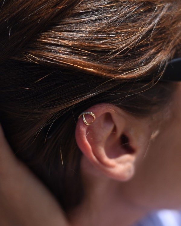 Brincos Helix de Ouro com Diamantes Cruzados | LECARRE 2