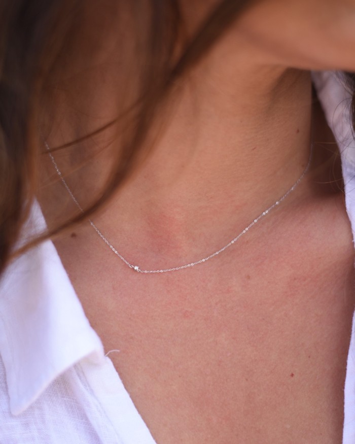 Witgouden ketting met diamanten aan de zijkant | LECARRE