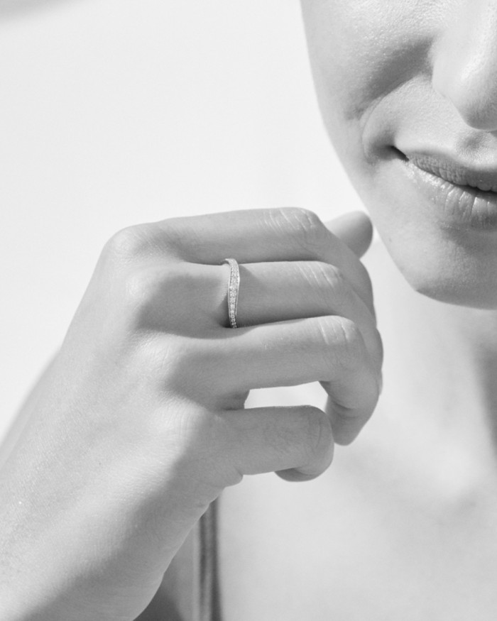 Anillo Onda Oro Blanco Diamantes | LECARRE