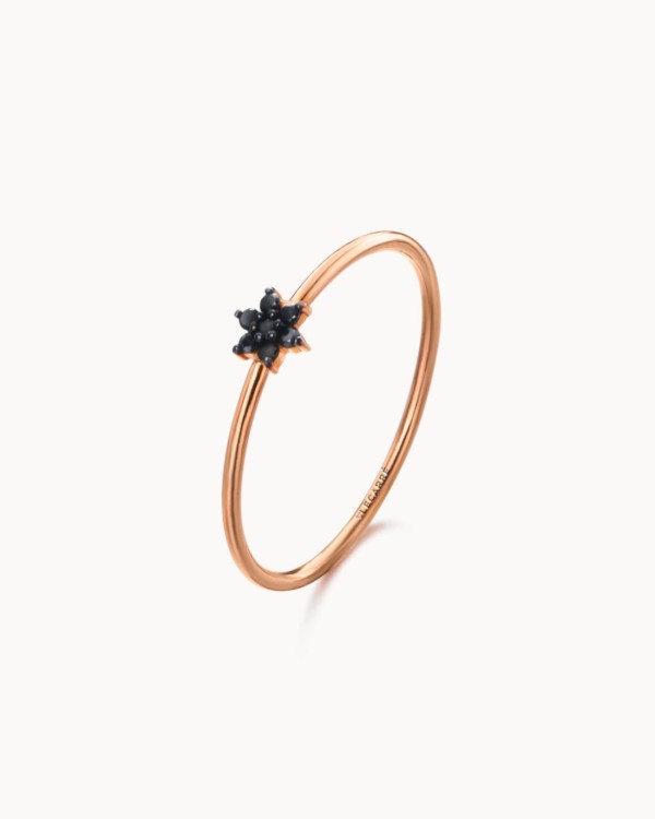Mini anello a rosetta in oro rosa con diamanti neri | LECARRE