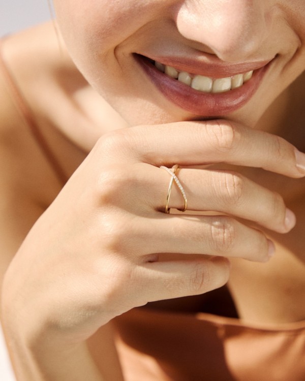 Anello con croce in oro e diamanti | LECARRE 2