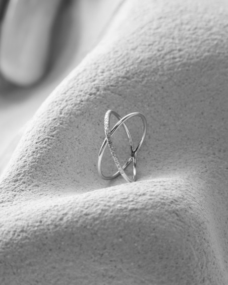 Anello con croce in oro e diamanti | LECARRE