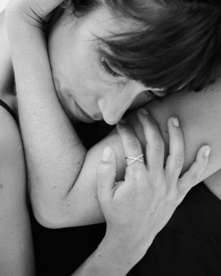 Δαχτυλίδι με σταυρό από χρυσό και διαμάντι | LECARRE