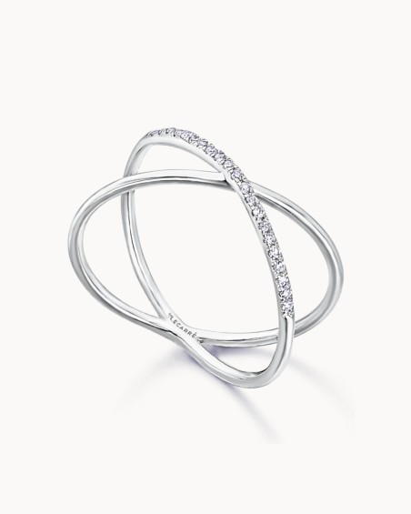 Ring med kors i vitt guld och diamanter | LECARRE