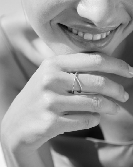 Bague croix en or blanc et diamants | LECARRE