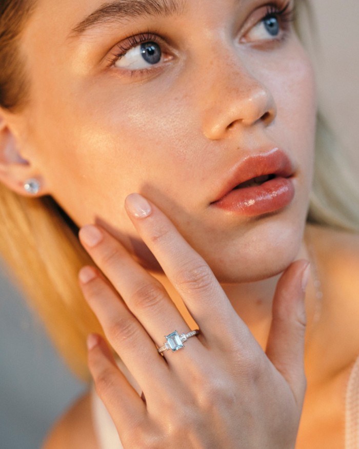 Anillo Destiny Topacio Azul Diamantes | LECARRE